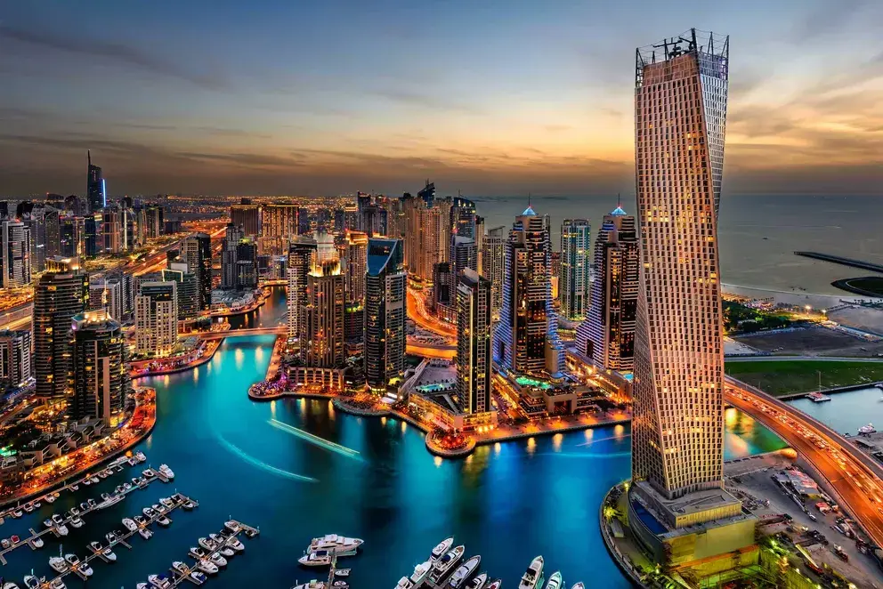 DubaiMarina-ShotOfCayanTower DubaiMarina-ShotOfCayanTower